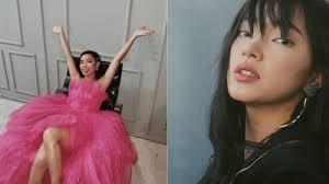 Foreign website lavishes praise