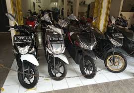 Dealer Motor Bekas Jual Ratusan Unit Sebulan Honda Beat Dan Suzuki Gsx R150 Laris Gridoto Line Today