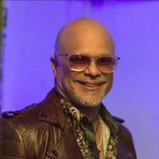 Medley junto a Ronald Borjas Regálame tu amor, Tu y yo tenemos, Besas tan  bien, Muero de ganas & Sobran los momentos