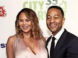 Miles theodore was little when he was born as he arrived into this world a few weeks earlier than the due date. Chrissy Teigen Und John Legend Zeigen Sohnchen Miles