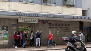 原本 18 間門診昨晚（2 日）所有預約時段早已滿額，但今早開始陸續有名額釋出，而且輪候不足半小時便可成功進入預約頁面。 此外，今早 9 時開始可供市民預約接種的「復必泰」疫苗反應亦一般，各區接種中心仍有充裕的預約名額，懷疑同樣受到有老翁在官涌. Qps4vigfhfwo M