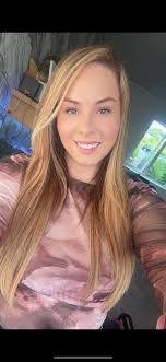 Kelly Mullaney's Instagram, Twitter & Facebook