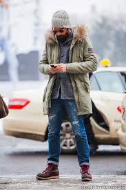 Tenue Parka Olive Cardigan A Col Chale Gris Jean Dechire Bleu Bottes De Travail En Cuir Bordeaux Mode Homme Manteau Homme Mode Homme Hiver
