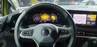 The golf 8 is dazzled by the latest shade of pomelo yellow, a bit like the golf we know, but still a car we recognize. 3ve Blog Generation Digital Der Neue Volkswagen Golf 8