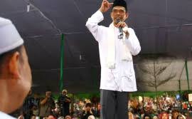 Kabar rencana pernikahan ustaz abdul somad ini dibenarkan kepala seksi bimbingan masyarakat islam kemenag jombang, ilham. Uas Bercerai Gara Gara Orang Ketiga