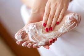 как избавиться от трещин на пятках с помощью перекиси Lenivyj Uhod Za Nogami Kefirnyj Piling Dry Skin Care Skin Hacks Acne Foot Mask