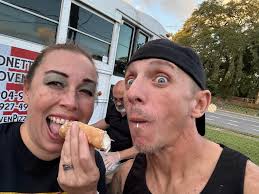 Just got our free cannolis at Simonettas Brick Oven Pizza Bus! Happy  Halloween! Thank you!! 🎃🖤