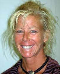 Hourglass 04-04-07 .indd