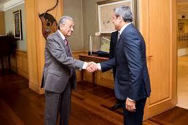 Tun mahathir's parents were mohamad bin iskandar and wan tempawan binti wan hanafi and tun was the youngest of nine siblings.he received his early. Prime Minister Tun Dr Mahathir Bin Dr Mahathir Bin Mohamad Facebook