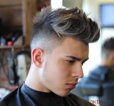 Kıvırcık saçlar için jöleyi asla tavsiye etmiyoruz. Erkek Sac Modelleri 2020 Erkek Sac Kesim Modasi