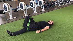 Lay down with your back flat on the ground, knees bent, and your feet flat on the ground as well. Banded Single Leg Glute Bridge Youtube