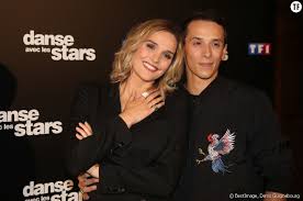 Elle est notamment connue pour ses rôles dans les comédies musicales 1789, les amants de la bastille dans le rôle d'olympe et la légende du roi arthur dans le rôle de la reine guenièvre. Danse Avec Les Stars 2016 Camille Lou En Couple Avec Gregoire Lyonnet Terrafemina