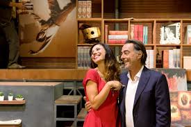 I due sono convolati a nozze lei e solfrizzi si sono conosciuti ai tempi della scuola e da allora non si sono più lasciati. A Testa In Giu Emilio Solfrizzi E Paola Minaccioni Teatro Duse Bologna