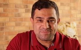 Atualmente, evandro santo (@evandrosanto) tem 660476 seguidores no instagram, está em 750. Sem Trabalho Ex Panico Vende Bolsas De Grife Para Sobreviver Na Quarentena Noticias Da Tv