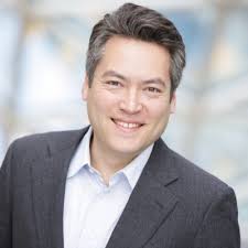 Last week I got married and this is what I learned about B2B tech marketing  🚀 Just kidding' but now that I have your attention please give a big round  of applause