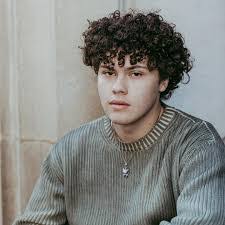 Lillie Hale's Instagram, Twitter & Facebook