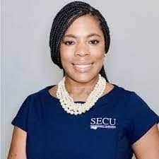 Roslyn Mayfield's Instagram, Twitter & Facebook