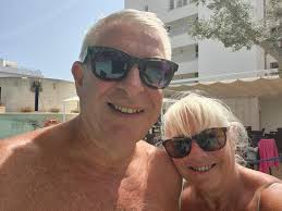 Sad day today, we fly home tomorrow. We 've had a wonderful 2 weeks and are  counting down the days to the next visit. Nice relaxing day and lunch at  Laguna followed