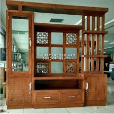 Gambar ruang tamu ini menjadi pilihan yang sangat tepat untuk memenuhi gaya hidup keluarga masa kini yang ingin serba praktis dan tidak mau repot. Almari Partisi Penyekat Ruangan Minimalis Kayu Jati Hmj Alpr 05