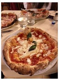 Margarita Pizza Aesthetic I Ate Pizza Margarita From Antica Pizzeria Brandi In 2020 Aesthetic Food Food Cravings Food Goals