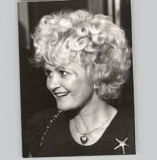 HOLLYWOOD BIOGRAPHER/Journalist Kitty Kelley LONDON England 1960s Press  Photo