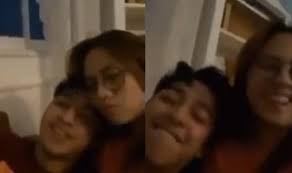 Umur 28 tahun) adalah seorang model dan pemeran indonesia keturunan wales, britania raya dan banjar, kalimantan selatan. Video Diduga Adhisty Zara Dadanya Diremas Pacar Menuai Cibiran Ini Tanggapan Sang Kakak Rancah Post
