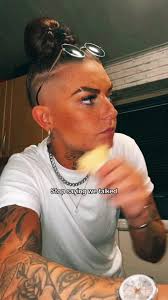 Chloe Burgess🐙 (@chloburgess)