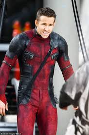 Reynolds posted this picture of a post deadpool for deadpool 2 reynolds wanted to be as shredded as the first, if not more, so he teamed up with celeb. Pin By Theresa Porto On Ryan Reynolds Deadpool Ryan Reynolds Ryan Reynolds Deadpool