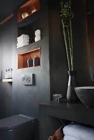 Da Eivind Holte (59) bygde om den 30 kvm. store leiligheten, måtte han  tenke plasseffektivt. Se de smarte løsningene.