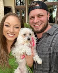 Hilary Dillard's Instagram, Twitter & Facebook