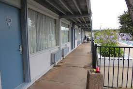 Rooms By The Pool Picture Of Travelodge By Wyndham San Francisco Airport North South San Francisco Tripadvisor