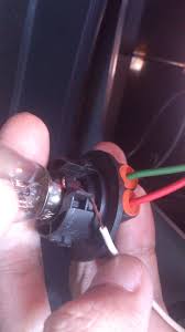 Gambar diatas menceritakan sedikit tentang mengetes atau cek current diwayar masuk ke suis brek. Lampu Brek Tidak Menyala Hanya Sebuah Blog