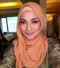 Neelofa Neelofa Hijab Lofa Start Your Day Right With A Smile Good Morning Beautiful Souls Beautiful Hijab Good Morning Beautiful Hijab