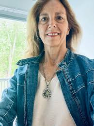 Adjustable sweater for temperature changes