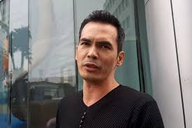 Atalarik syah yang awet muda dan awet ganteng ootd 07 12 20 part 1. Rina Gunawan Di Mata Atalarik Syach Sosok Ceria Dan Bersahaja