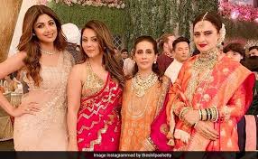 Latest inside pictures and videos from celebrations at antilla, mumbai. Inside Isha Ambani S Wedding Shilpa Shetty Gauri Khan Sunita Kapoor And The One And Only Rekha
