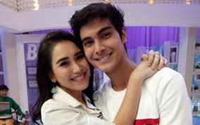 Adit jayusman dan ayu ting ting saat ini tengah menjadi perbincangan publik. Posting Foto Peluk Ayu Ting Ting Cinta Brian Dikomentari Para Artis Tabloidbintang Com