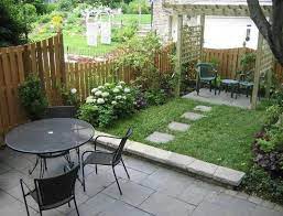 Petit balcon, terrasse ou courette on a tout envie d'un petit coin de verdure. Petit Jardin Idees D Amenagement Deco Et Astuces Pratiques Amenager Petit Jardin Petits Jardins Amenagement Jardin