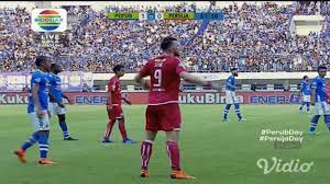 Persib putri meraih 15 angka, menyalip persija putri yang. Persib Vs Persija Live Streaming Babak Pertama Skor 1 1 Begini Pesan Ridwan Kamil Halaman All Tribun Medan