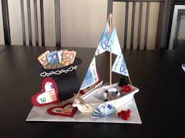 Wir machen immer geldgeschenke, weil wir das immer am sinnvollsten halten bei solchen großen feiern. Geschenk Zur Hochzeit Mit Zylinder Voller Geld Und Ein Kleines Boot Mit Fahnenmast Aus Geldscheinen Hochzeit Geschenk Geld Geschenk Hochzeit Geschenke