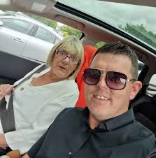 What is the best and cheapest way to get to Howth from Dublin 1?