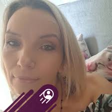 🎬 ,,Aż do kości" to bardzo ważny, ale również bardzo ciężki film. Opowiada  historię Ellen (Lily Collins), dwudziestoletniej dziewczyny zmagającej się  z ciężką anoreksją. Po serii nieudanych terapii trafia do  niekonwencjonalnego ośrodka