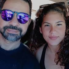 Quando achávamos que nosso coração já estava completo, Deus nos mostrou que  ele ainda podia crescer ainda mais essa familia. E hoje, nosso amor ganha  um novo capítulo… Mais um pedacinho de