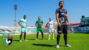 Denizlisporlu futbolcuların yeni sezonda giyeceği formalar store mağazası'nda satılmaya başladı. Yukatel Denizlispor 2020 2021 Sezonu Yeni Forma Sunumu Yukatel
