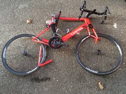 Tra i big bene roglic, bernal e ciccone, mentre soffrono. Rein Taaramae Hit By Confidis Team Car At Vuelta Canadian Cycling Magazine