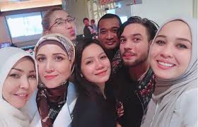 Lihat apa yang ditemukan putri oktavia (poktavia436) di pinterest, koleksi ide terbesar di dunia. Rupanya Dua Pelakon Cantik Ini Anak Iwan Dangdut Manisfm