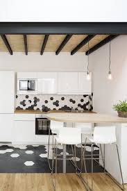 Photo Petite Cuisine Ces 19 Petites Cuisines Qui Ont Du Charme Cuisine Moderne Petite Cuisine Table De Cuisine Moderne