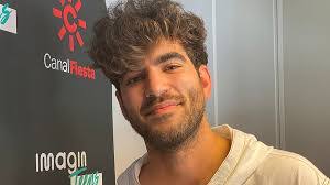 Alejandro Bejarano's Instagram, Twitter & Facebook