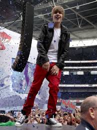 Naša komunita sa zaoberá justinom biebrom z roku 2010, pretože ten malý justin nám. Justin Bieber On Stage Capital