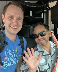 Posting photos of public figures in public settings: appropriate or not?